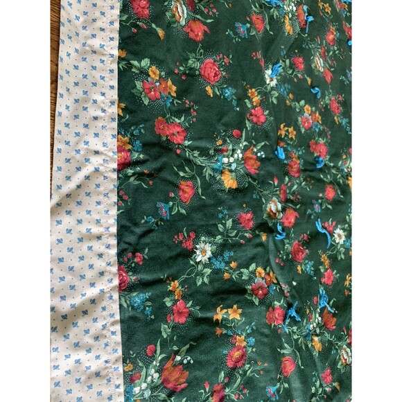 VtG Quilted  throw, 43” X 37” cotton fabric, Handmade Cottage Country Floral - Picture 5 of 13